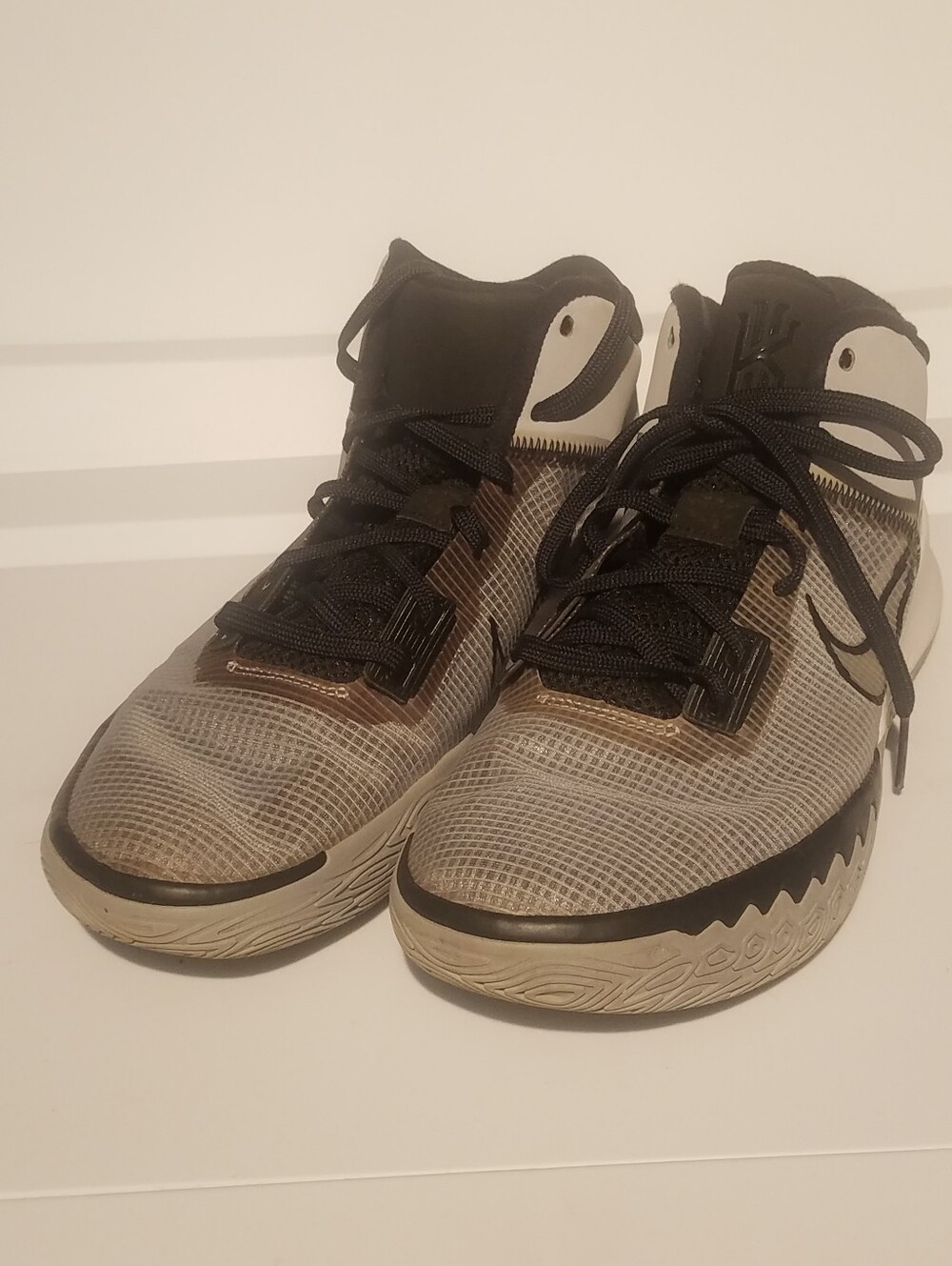 Nike men’s Kyrie flytrap four CT1972–002 gray basketball shoes, size 12